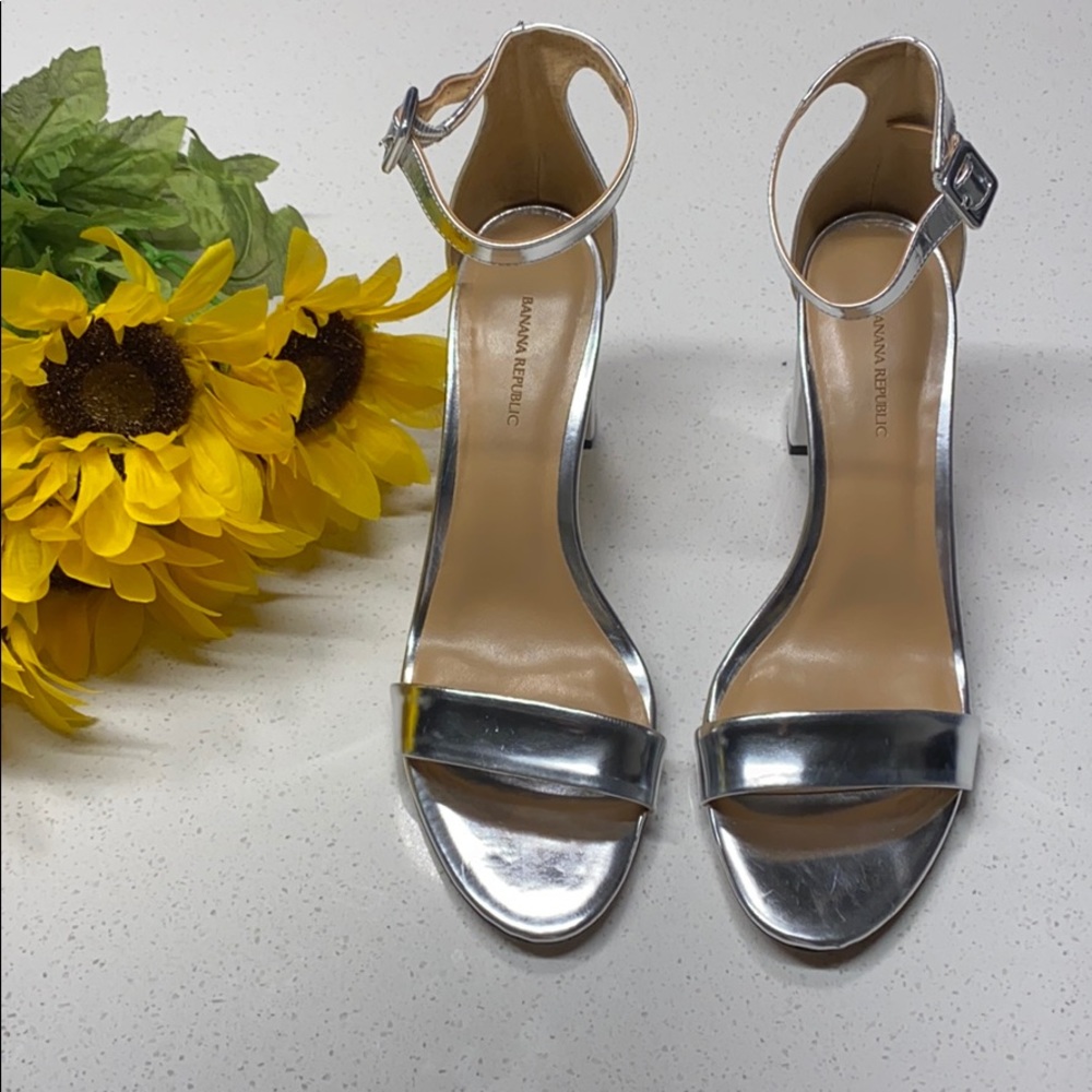 Banana Republic Silver Sandal Heels NWT US 11